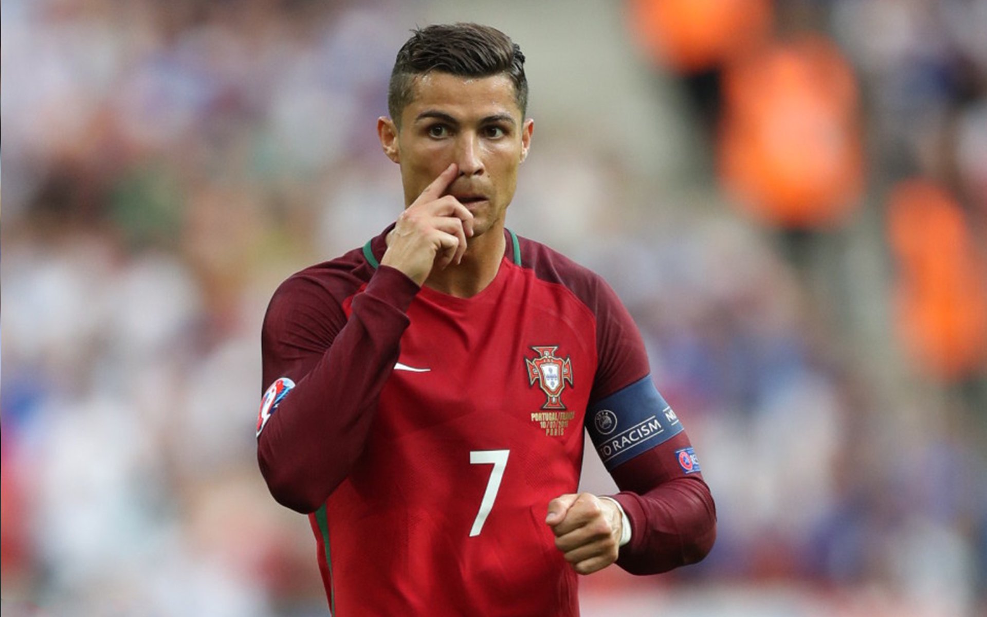 “青少年足球装备升级，专业化设备普及全国”，青少年足球比赛用鞋规定